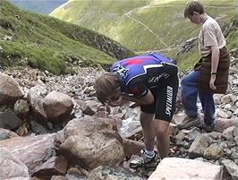 Gavin and Andrew stop for a wash and drink in the Red Burn, just above the lake, 2.2 miles from the hostel and 678m above sea level